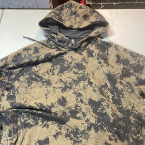 Men’s lululemon long sleeve pullover size XL black n brown